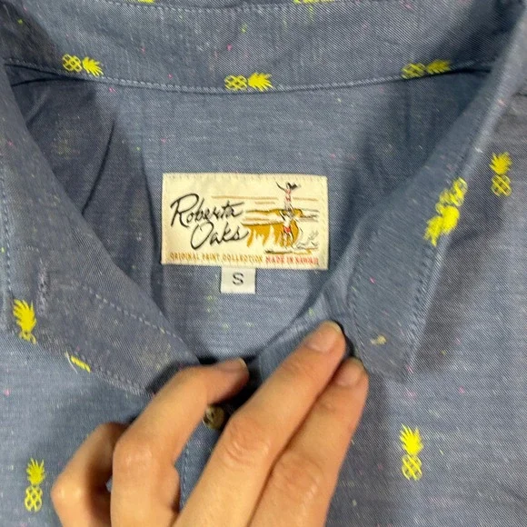Roberta Oaks Button Down Shirt Womens Small Blue Pineapple Print Hawaiian Cotton - Picture 4 of 8
